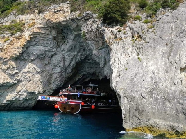 Visit From Parga Full-Day Cruise to Paxi Islands & the Blue Caves in Parga, Grecia