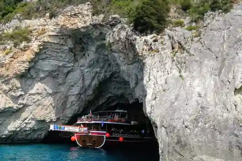From Parga: Full-Day Cruise to Paxi Islands & the Blue Caves