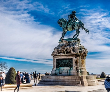 Budapest: Walking Tour in German