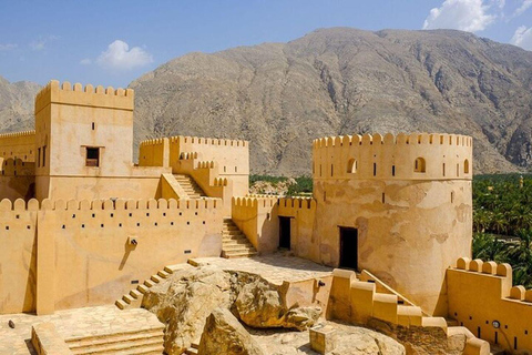 Journée complète à Wadi Abyadh - Village de Wekan - Fort de Nakhal - Source chaude