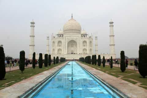 From Delhi: Private Overnight Tour to Taj Mahal & Mathura