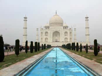 Von Delhi: Private Übernachtungstour nach Taj Mahal & Mathura Von Delhi: Private Übernachtungstour nach Taj Mahal & Mathura