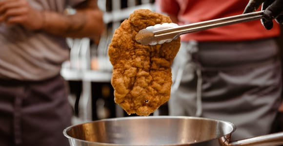 Vienna: Schnitzel-Cooking Class & Tasting