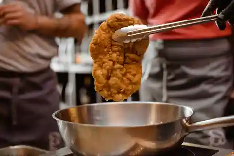 Vienna: Schnitzel-Cooking Class & Tasting