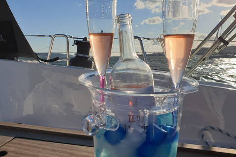 Lissabon: Private Sunset Cruise mit Sekt