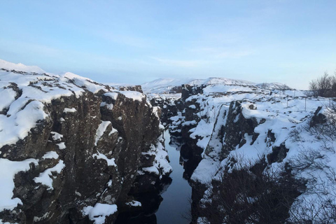 Reykjavík: Golden Circle, Secret Lagoon & Aurora Chase Tour with Pickup from Selected Locations