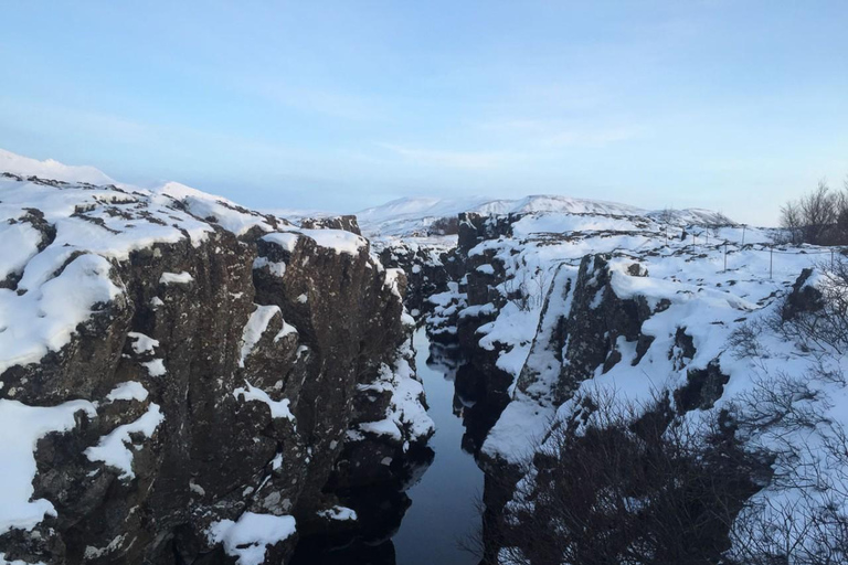Reykjavík: Golden Circle, Secret Lagoon & Aurora Chase Tour with Pickup from Selected Locations