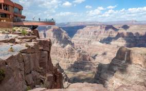 Las Vegas: Grand Canyon West Rim Tour with Hoover Dam Stop