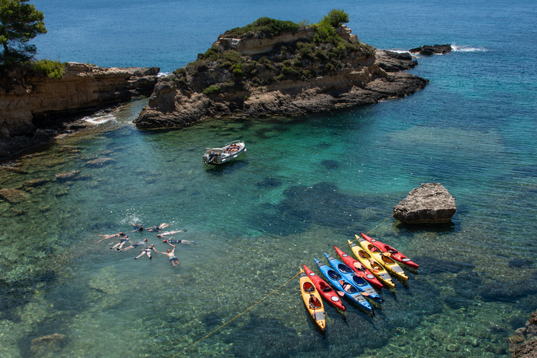 Baia di Navarino: esperienza di kayak e pranzoBaia di Navarino: esperienza di kayak