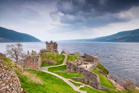 From Edinburgh: Loch Ness and Highlands Tour in French