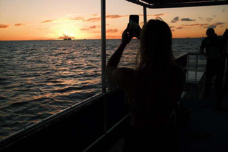 Oahu: Scenic Diamond Head Sunset Cruise (BYOB)