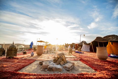 Marrakesch: Agafay Desert Dinner mit Kamelritt oder Quad