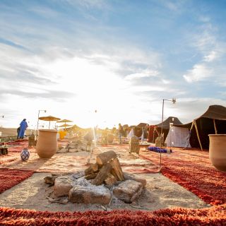 Marrakech: cena en el desierto de Agafay con paseo en camello o quad