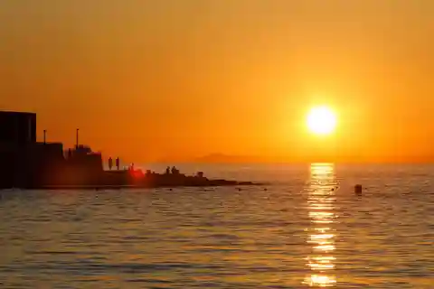 Split: Brac Island and Sutivan Village Sunset Boat Tour