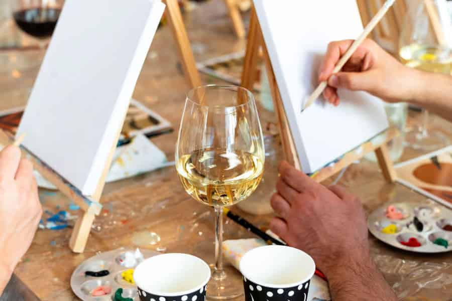 Charlotte: Mystery-Paint-&-Sip-Abend in einer trendigen Brauerei. Foto: GetYourGuide Charlotte: Mystery-Paint-&-Sip-Abend in einer trendigen Brauerei. Foto: GetYourGuide