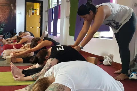 Kathmandu: Yoga di un'intera giornata, massaggio del corpo e pacchetto pedicure