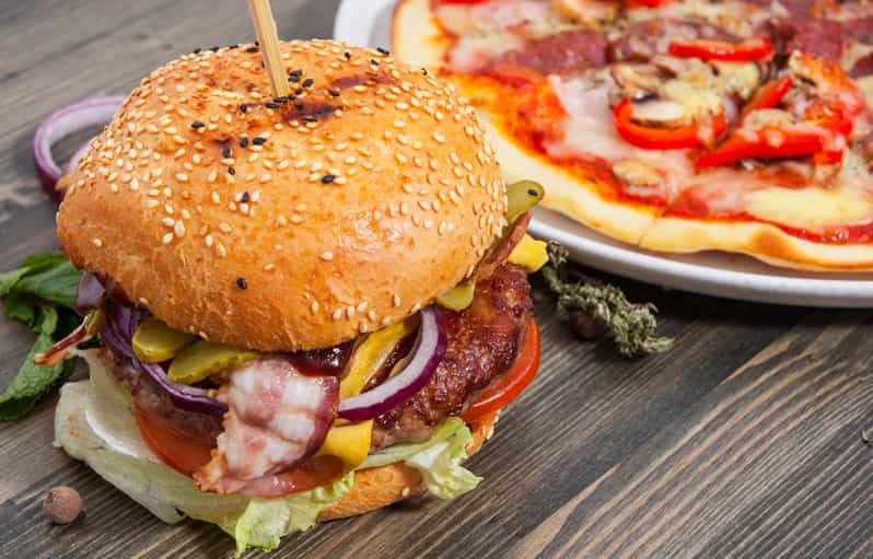 Amsterdam Private Canal Cruise w/ Drinks & Pizza or Burger GetYourGuide