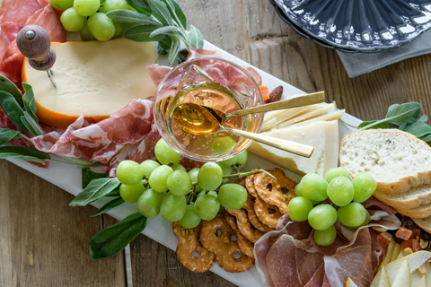 Amsterdam: Private Cruise with Drinks & Optional Snacks 2-Hour Cruise