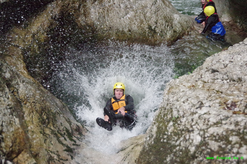 Bovec: Halvdagsutflykt med canyoningBovec: Halvdagsutflykt i Canyoning