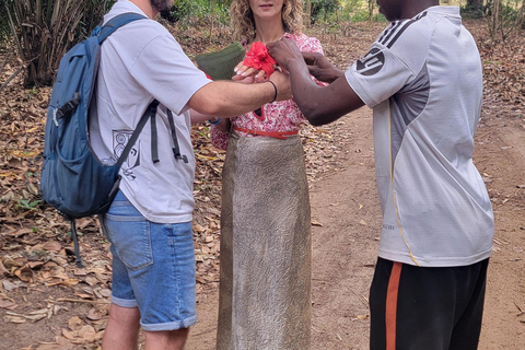 Sabores e historia de Zanzíbar: tour por la granja de especias y la Ciudad de PiedraVen al punto de encuentro en el antiguo fuerte de Stonetown