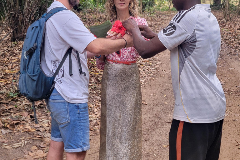 Sabores e historia de Zanzíbar: tour por la granja de especias y la Ciudad de PiedraVen al punto de encuentro en el antiguo fuerte de Stonetown