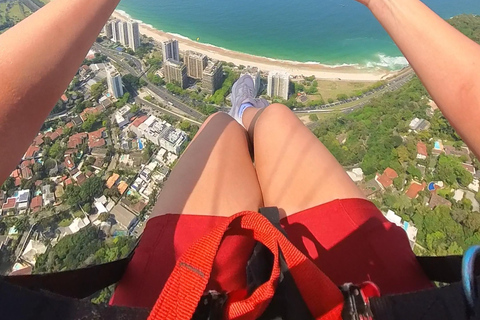 Paragliding flight with the most beautiful view of Rio de Janeiro Paragliding with the most beautiful view of Rio de Janeiro