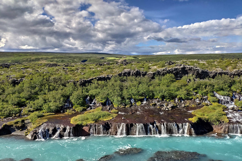 Reykjavik : grotte de lave, thermes et cascadesReykjavik: visite de la grotte de lave, des sources chaudes et des cascades