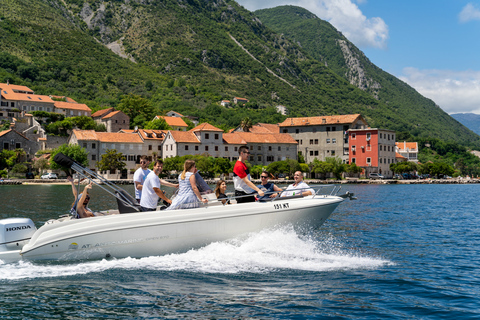 Kotor: Cueva Azul y Nuestra Señora de las Rocas Tour en barco en grupo