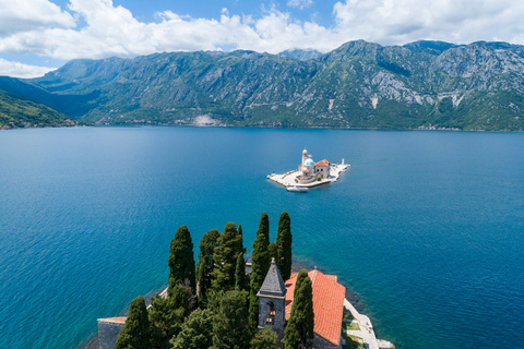 Kotor: Cueva Azul y Nuestra Señora de las Rocas Tour en barco en grupo