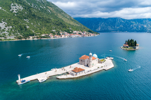 Kotor: Cueva Azul y Nuestra Señora de las Rocas Tour en barco en grupoVisita en grupo