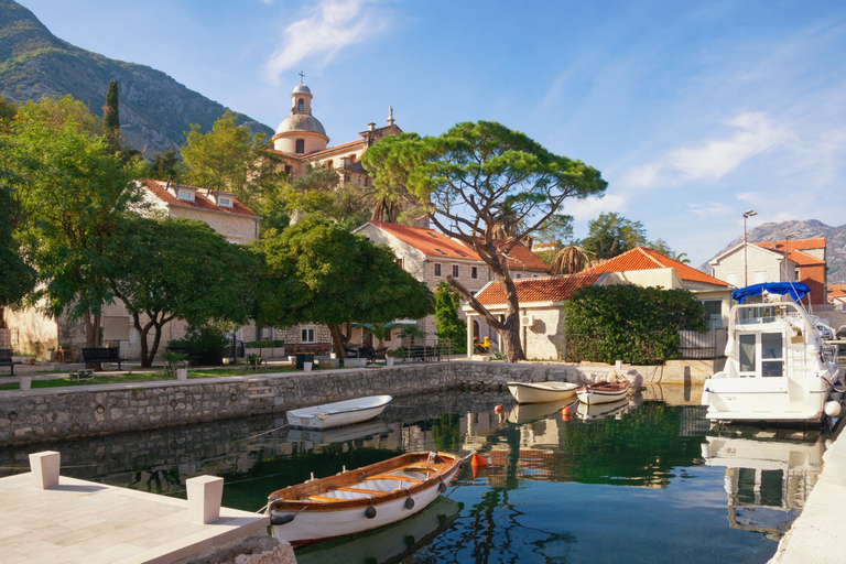 Kotor: Cueva Azul y Nuestra Señora de las Rocas Tour en barco en grupo