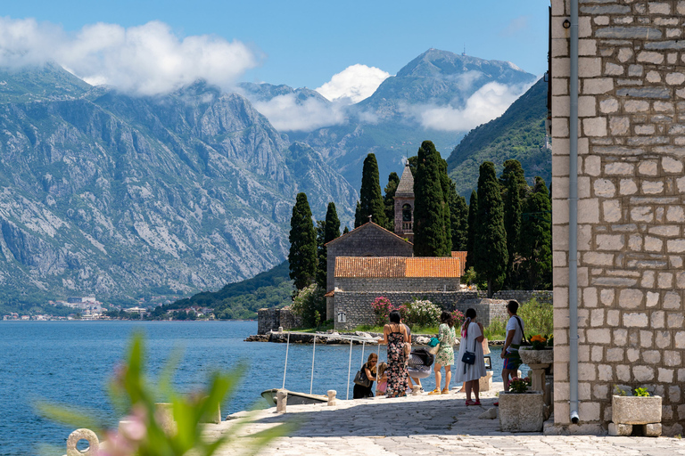 Kotor: Cueva Azul y Nuestra Señora de las Rocas Tour en barco en grupo