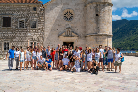 Kotor: Cueva Azul y Nuestra Señora de las Rocas Tour en barco en grupo