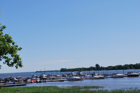 Montréal: Day Trip along the Chemin du Roy to Trois-Rivières Group Tour in English/French