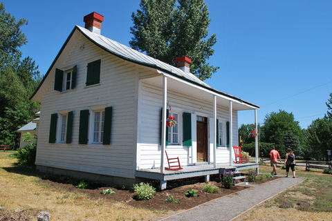 Montréal: Day Trip along the Chemin du Roy to Trois-Rivières Group Tour in English/French