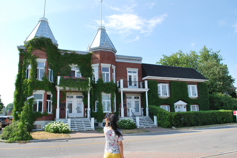 Montréal: Day Trip along the Chemin du Roy to Trois-Rivières Group Tour in English/French