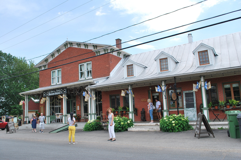 Montréal: Day Trip along the Chemin du Roy to Trois-Rivières Group Tour in English/French