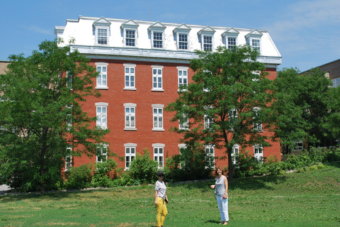 Montréal: Day Trip along the Chemin du Roy to Trois-Rivières Group Tour in English/French