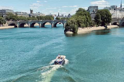 Paris: Seine River Private Boat Cruise with Add-Ons