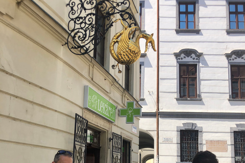 Vanuit Wenen: Stadsrondleiding door Bratislava met eetoptiesTour met lunch en bierproeverij: Engels of Duits