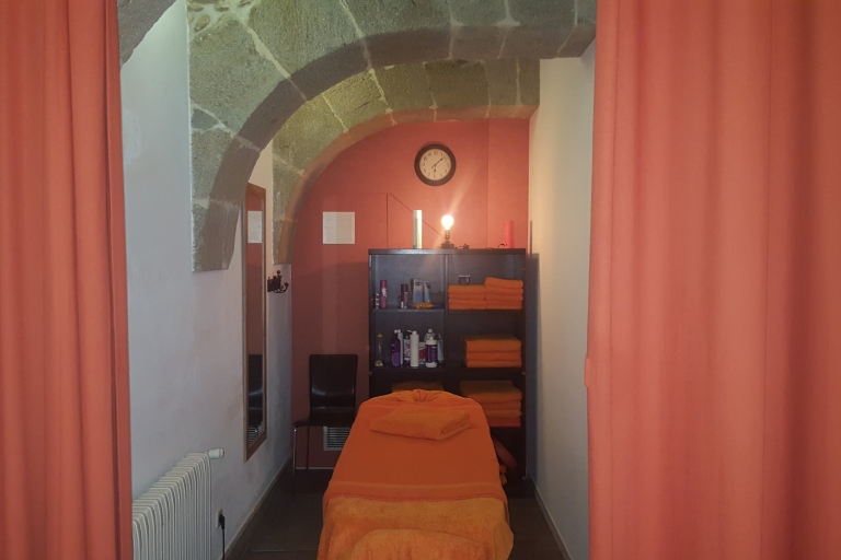Santiago de Compostela: Massage Treatment 60-Minute Camino de Santiago Finisher Massage