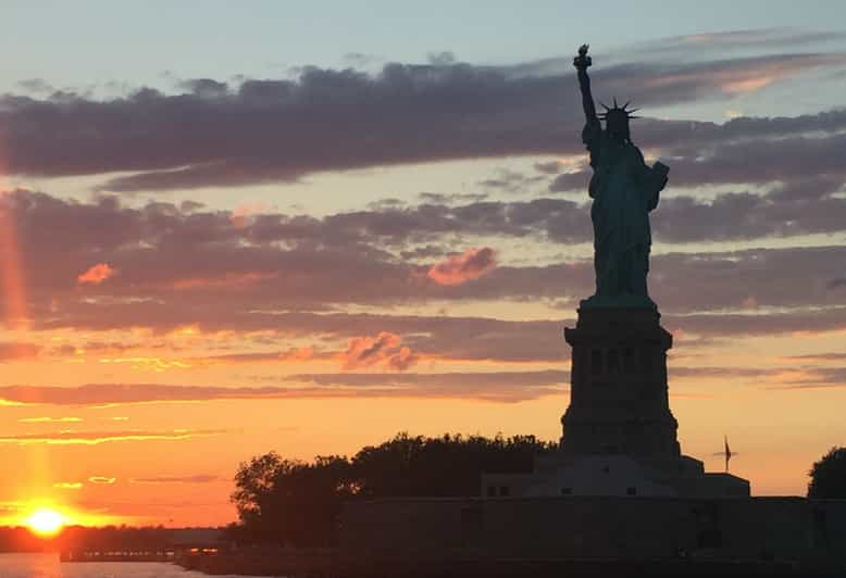 sunset cruise on yacht manhattan