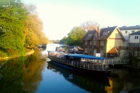 Oxford: River Cruise and Walking Tour to Iffley Village