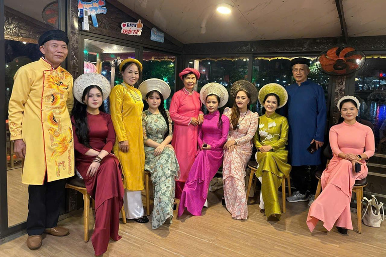 Hue: Pieśń ludowa na smoczej łodzi na rzece Perfumowej