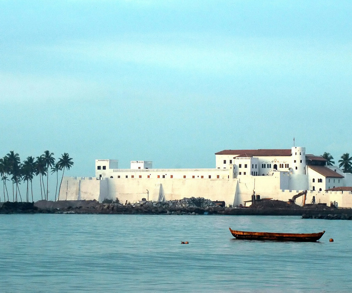 From Accra: Cape Coast Slave Dungeons Day Trip with Lunch