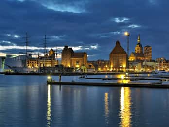 Stralsund: Altstadt-Tour am Abend mit einem Nachtwächter