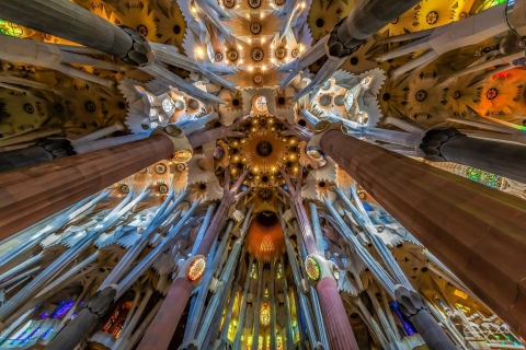 Barcelona: Sagrada Familia en stadstour met ophaalserviceSpaanstalige tour in een kleine groep