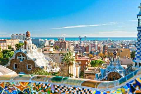 Best of Barcelona: Sagrada Familia & Park Guell with Pickup Group Tour in Spanish (Entry Fees Not Included)