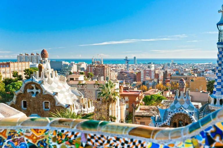 Best of Barcelona: Sagrada Familia & Park Guell with Pickup Group Tour in Spanish (Entry Fees Not Included)