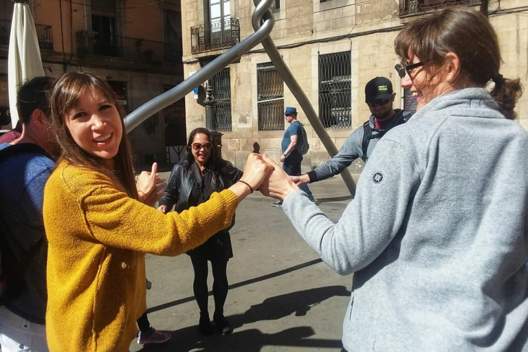 Best of Barcelona: Sagrada Familia & Park Guell with Pickup Group Tour in Spanish (Entry Fees Not Included)